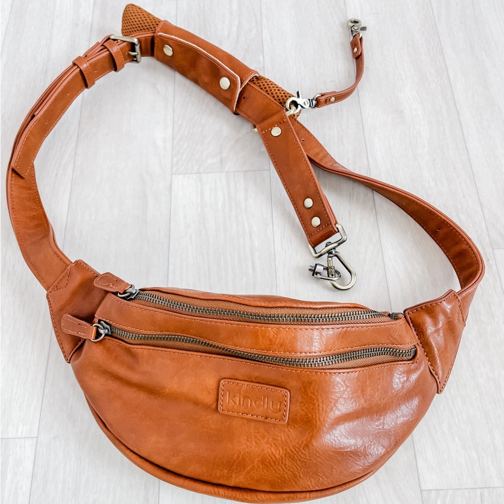 Elegant Tan Leather Crossbody Bag